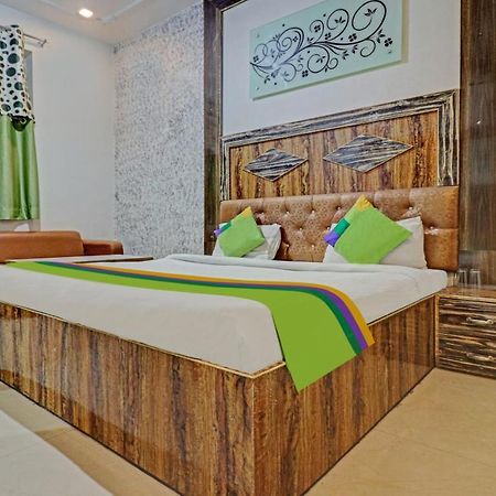 Treebo Trend Radha Palace Mathura Extérieur photo