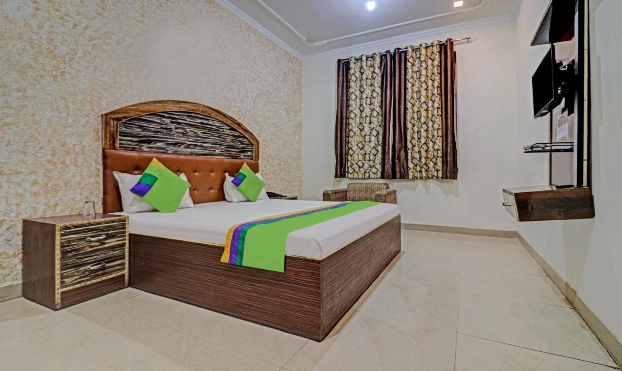 Treebo Trend Radha Palace Mathura Extérieur photo