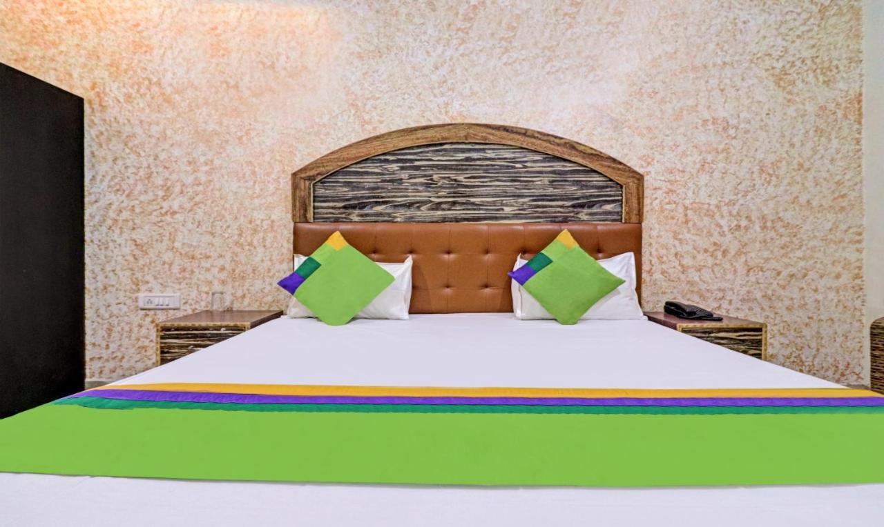 Treebo Trend Radha Palace Mathura Extérieur photo