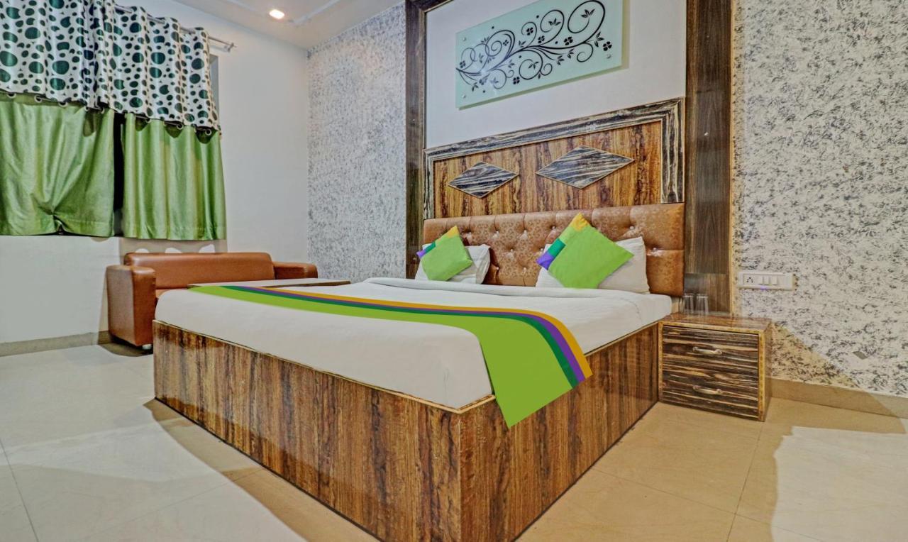 Treebo Trend Radha Palace Mathura Extérieur photo