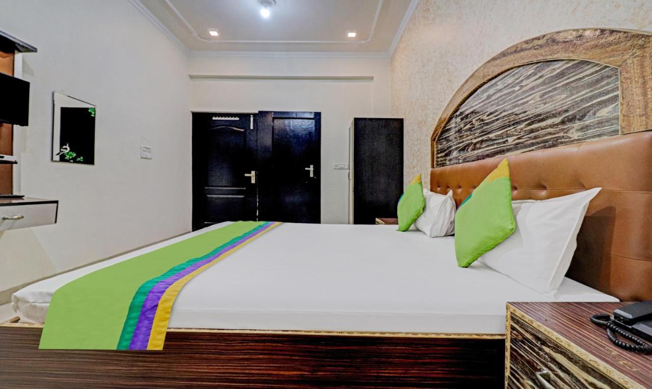 Treebo Trend Radha Palace Mathura Extérieur photo