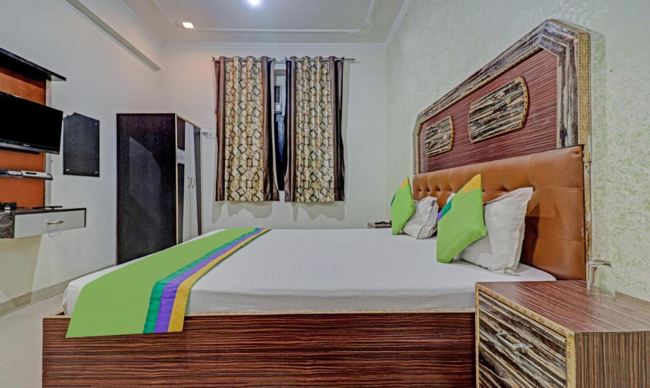 Treebo Trend Radha Palace Mathura Extérieur photo