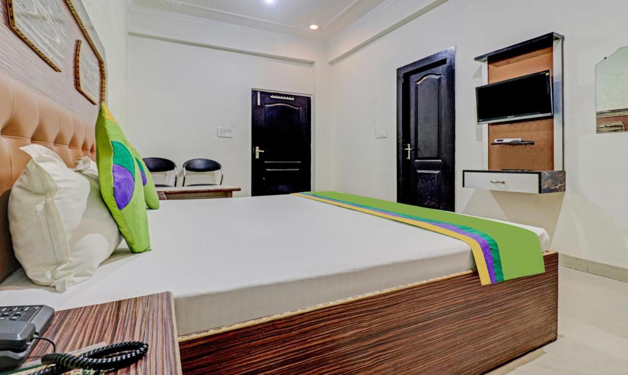 Treebo Trend Radha Palace Mathura Extérieur photo