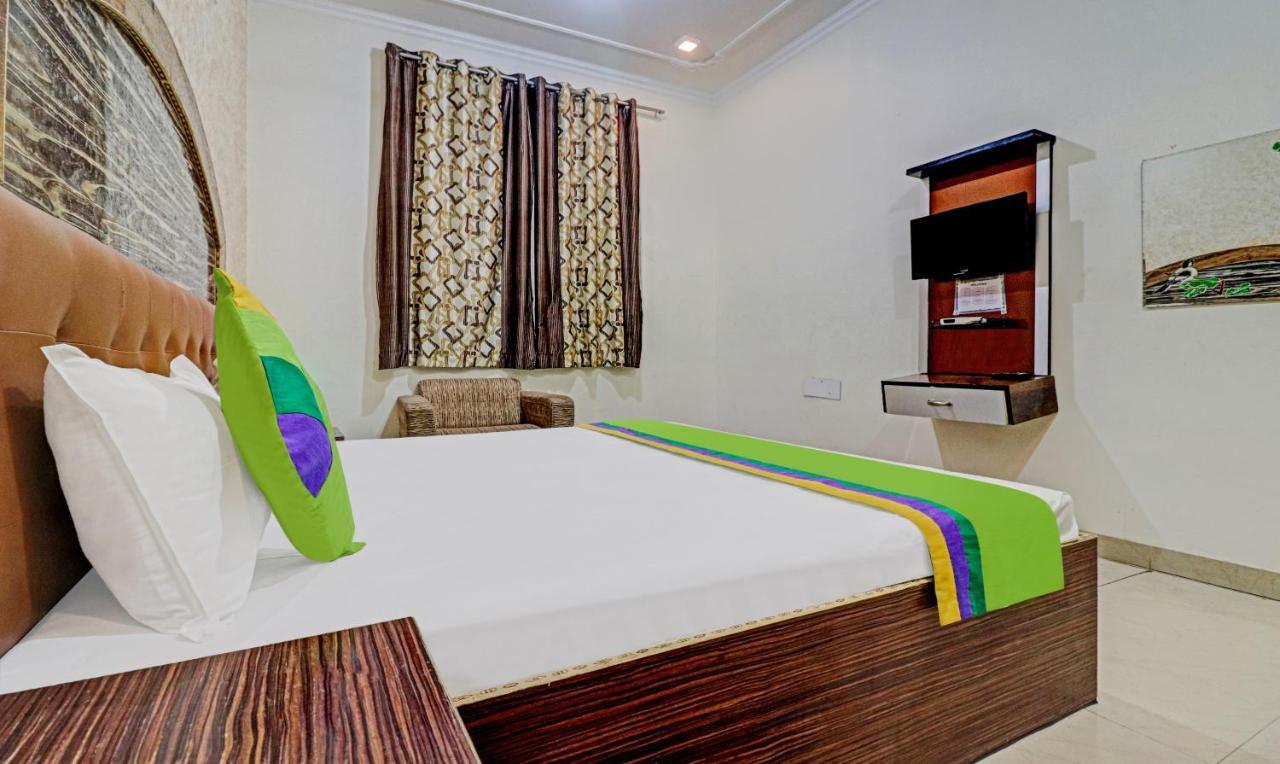 Treebo Trend Radha Palace Mathura Extérieur photo