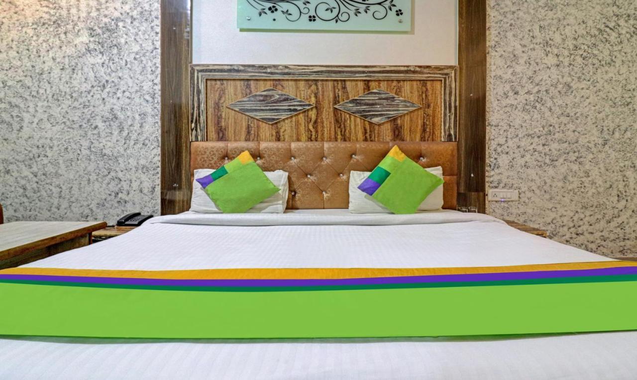 Treebo Trend Radha Palace Mathura Extérieur photo
