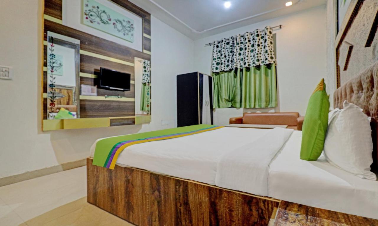Treebo Trend Radha Palace Mathura Extérieur photo