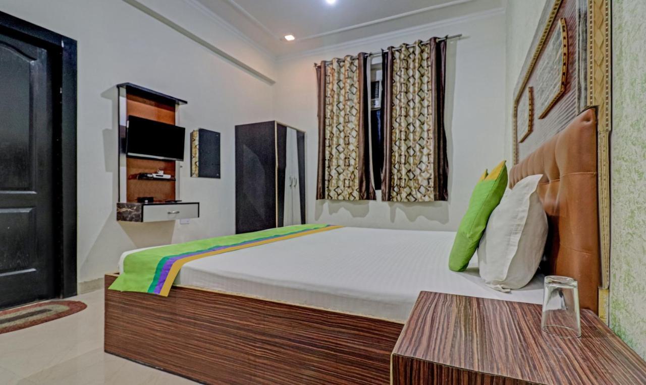 Treebo Trend Radha Palace Mathura Extérieur photo