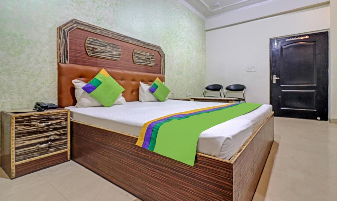 Treebo Trend Radha Palace Mathura Extérieur photo