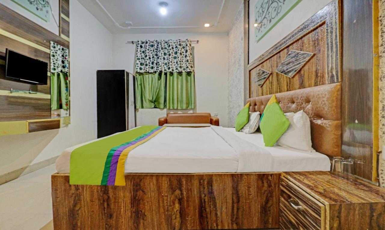 Treebo Trend Radha Palace Mathura Extérieur photo
